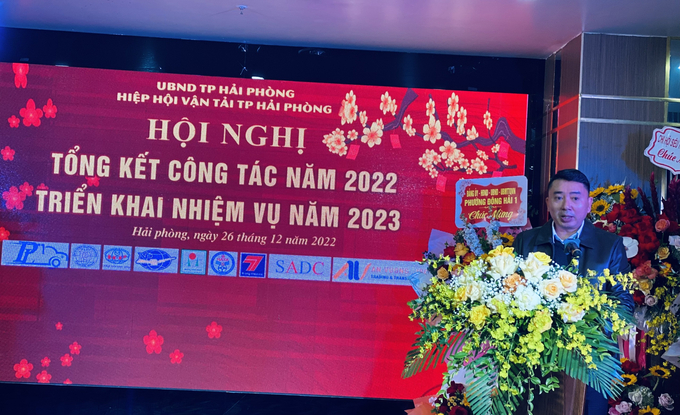 Ông Đặng Thế Phương - Phó chủ tịch Hiệp hội Vận tải Hải Phòng báo cáo tổng kết năm 2022