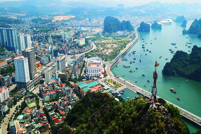 Thành phố Hạ Long một địa điểm được tiếp nhận xe du lịch tự lái từ Trung Quốc. Ảnh: TL